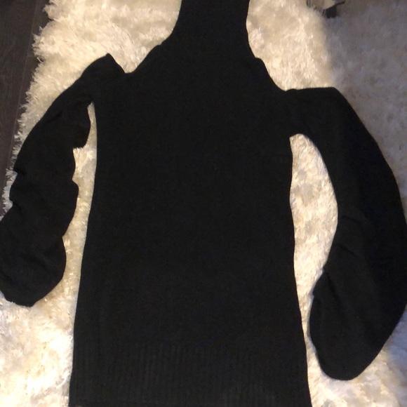 Dknyc long black cold shoulder sweater - Picture 1 of 4